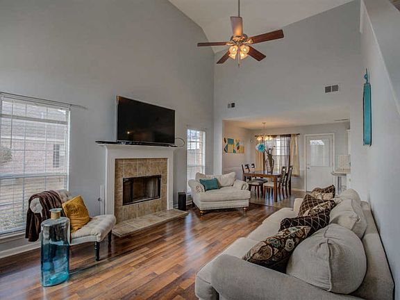 3rd image of 70 Garden View Dr