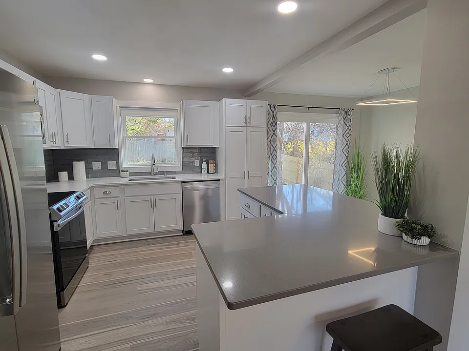 9317 Mockingbird Dr