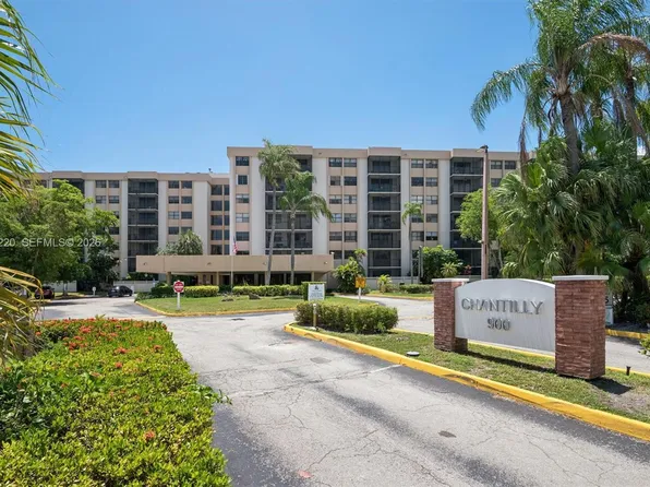 900 NE 195th St APT 414, North Miami Beach, FL 33179