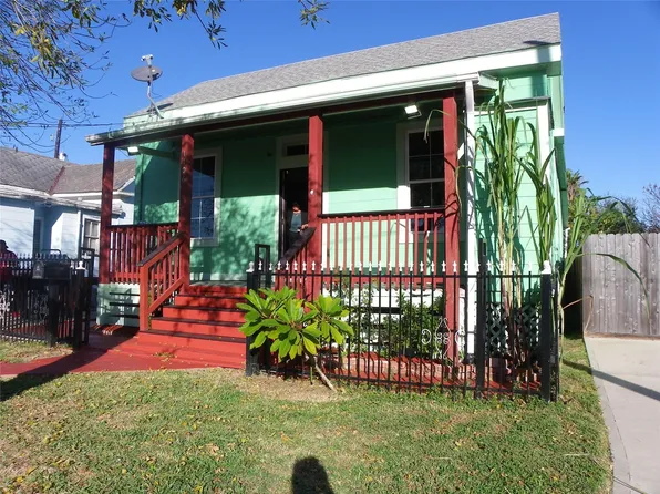 1106 40th St, Galveston, TX 77550