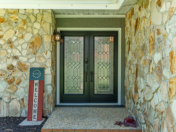 4th image of 305 Antiqua Way