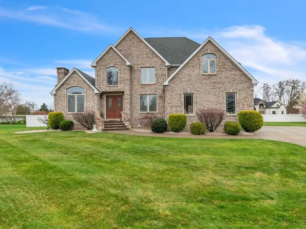 43 W View Ln, Feeding Hills, MA 01030