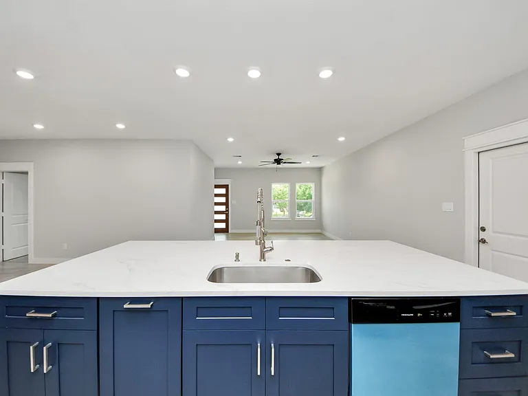 1307 Laskey St — Photo 14