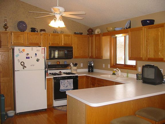 Vaulted kitchen with hardwood floors