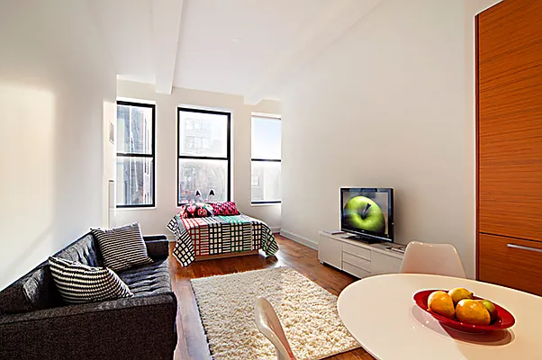 Rented by CORE | media 9