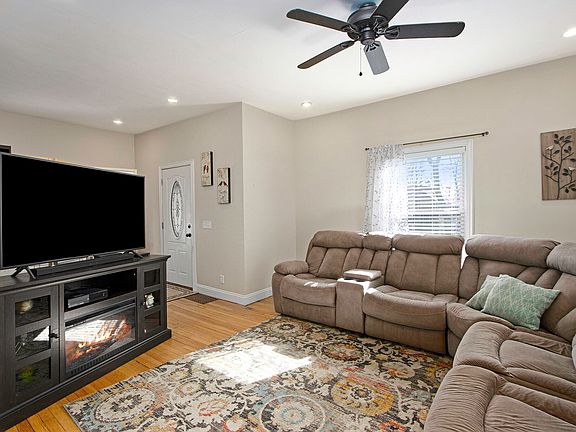 3rd image of 703 N Dartmouth St