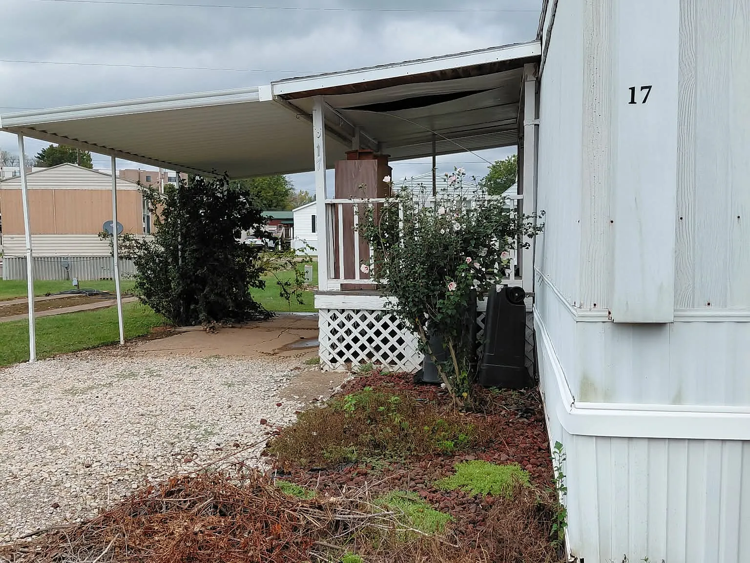 2 bed, 1000 sqft, $275 — Photo 2