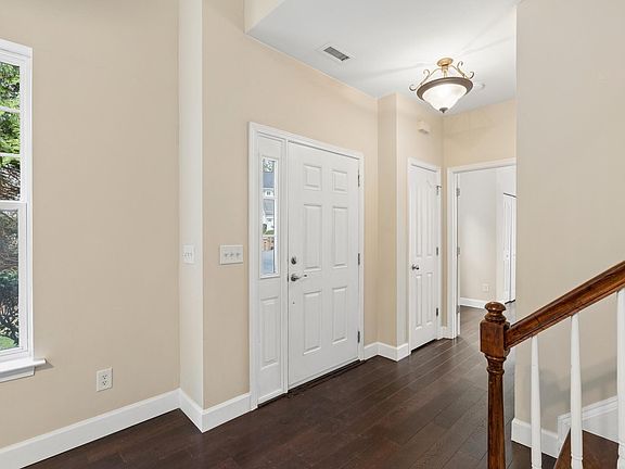 4th image of 613 Abbey Hall Way
