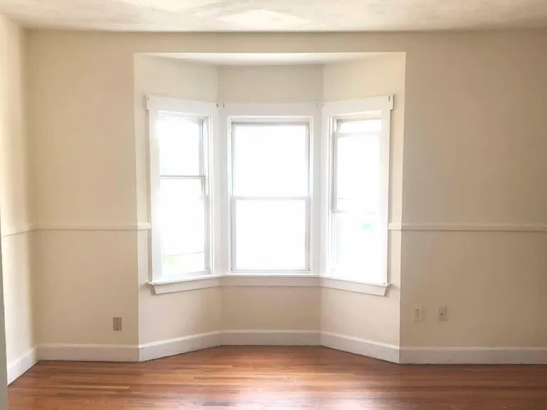 118 Seabury St Unit 2N Fall River Centrally Located 3 Bed/1 Bath — Photo 10