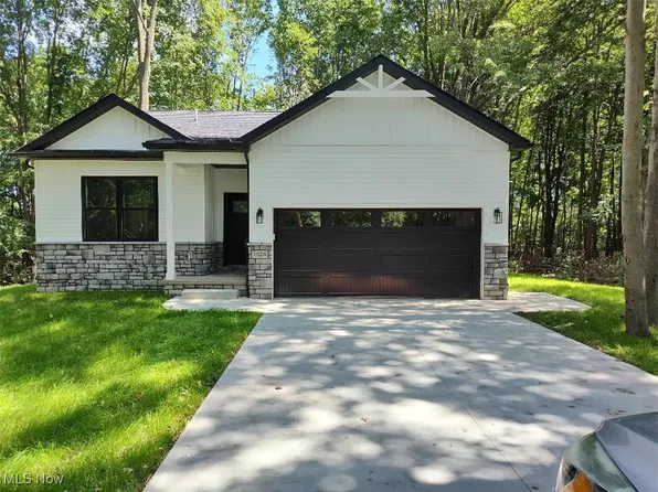 1328 Lake Vue Dr, Rome, OH 44085