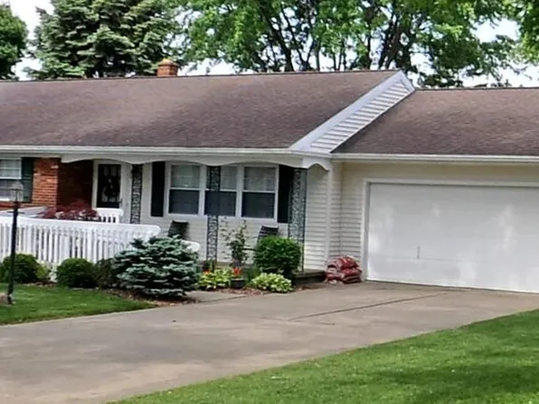 1762 Oak Dr, Fremont, OH 43420