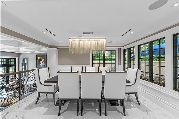 Sold by PRENDAMANO REAL ESTATE | media 13
