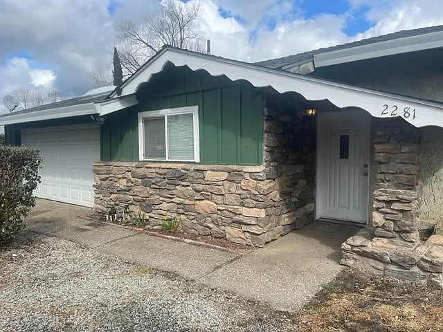 2281 Notre Dame Blvd — Photo 1