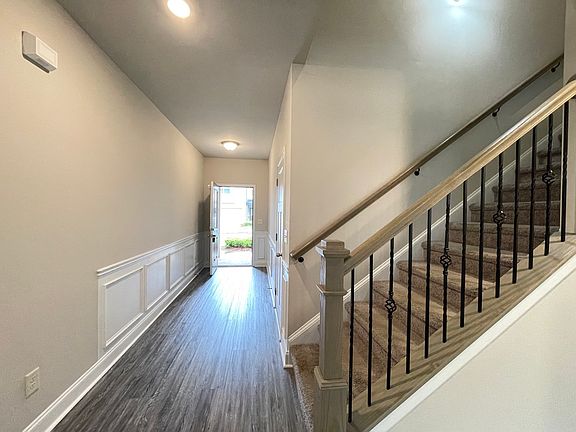 4th image of 371 Rockfern Ct