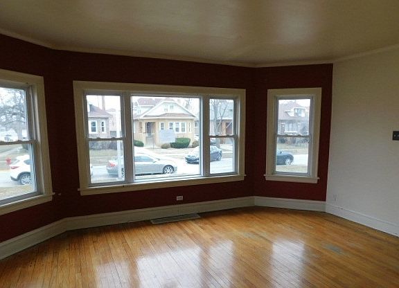2nd image of 943 S 24th Ave