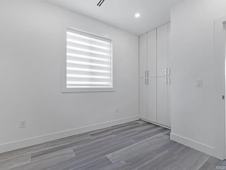 2836 E 16th Ave — Photo 28