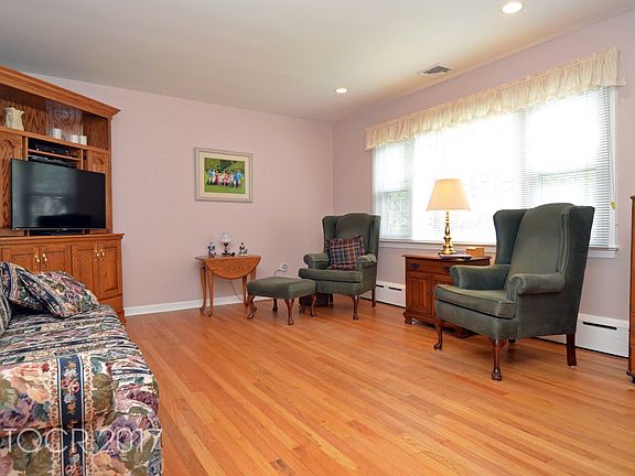 5th image of 28 Schuler Ave