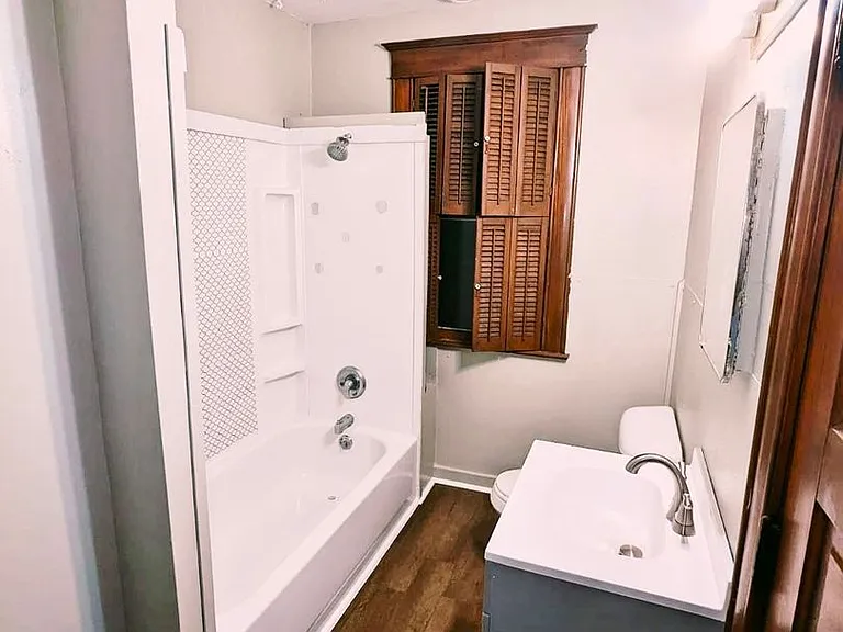1403 Sherwood Ave — Photo 6
