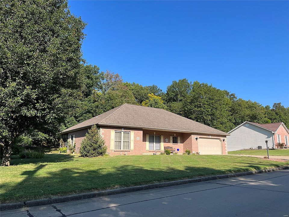 2nd image of 265 Oak Hill Rd