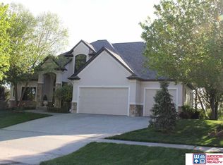 9601 Hollow Tree Dr, Lincoln, NE 68512