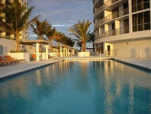 1750 N Bayshore Dr — Photo 4