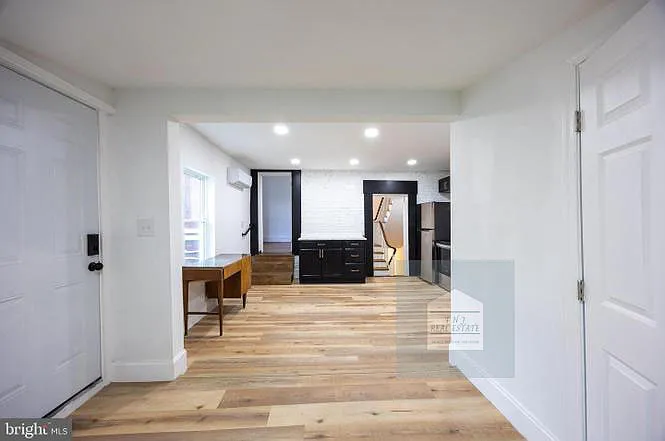209 E Martin St #B