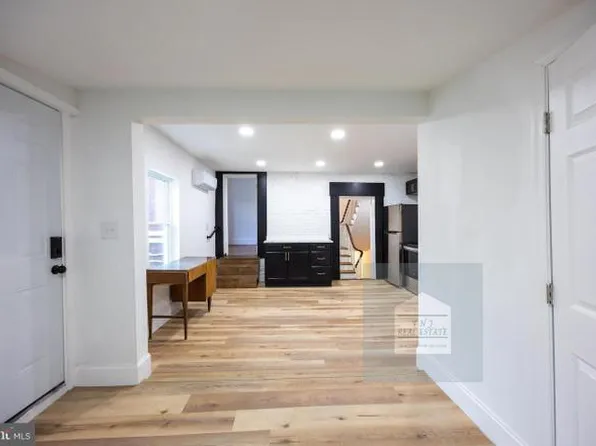 209 E Martin St #B, Martinsburg, WV 25401