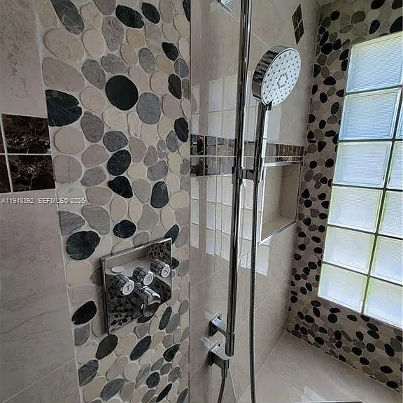 237 SW 47th St — Photo 30