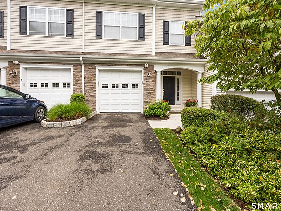 2nd image of 10 Ridgewood Drive #10