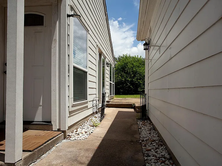 7219 Caddo Lake Ln — Photo 18