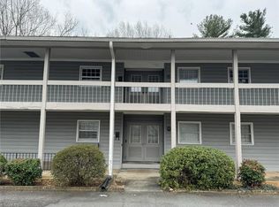 3094 Bonhurst Dr, Winston Salem, NC 27106