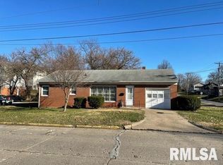 325 N Charles St, Macomb, IL 61455