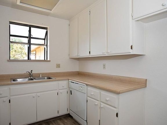 5th image of 145 Muir Cir