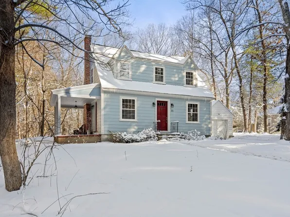 211 Dunstable Rd, Tyngsboro, MA 01879