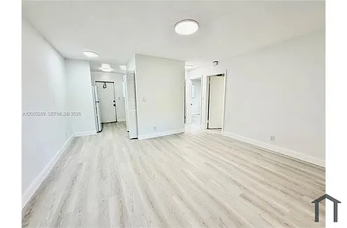 2417 NW 20th St #W Photo 1 2417 NW 20th St #W Photo 1