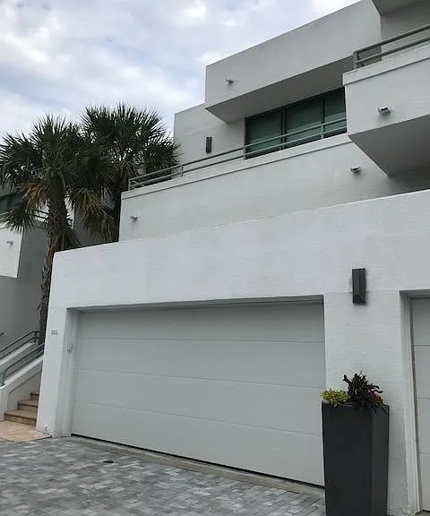 928 Boulevard Of The Arts — Photo 1