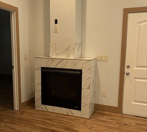 Natural gas fireplace (heat source)
