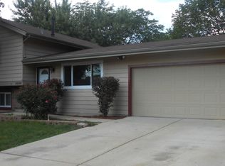 2S321 Sanchez Dr, Warrenville, IL 60555