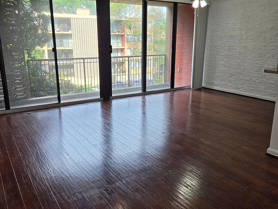 16 S Van Dorn St #201