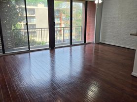 16 S Van Dorn St