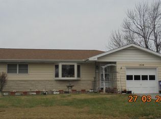 1328 S Garfield St, Junction City, KS 66441