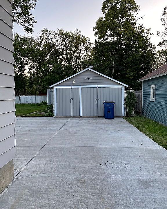 1st image of 209 14th Ave N