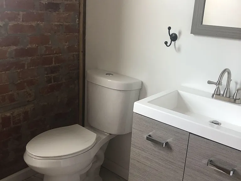 2415 Maplewood Ave — Photo 16