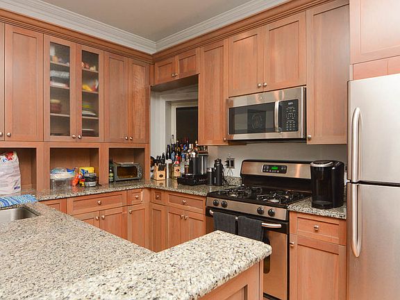 4th image of 1447 W Berteau Ave #2