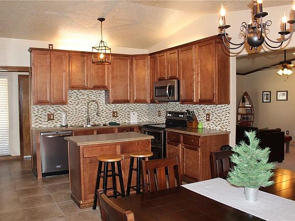 4th image of 11201 Ashford Dr