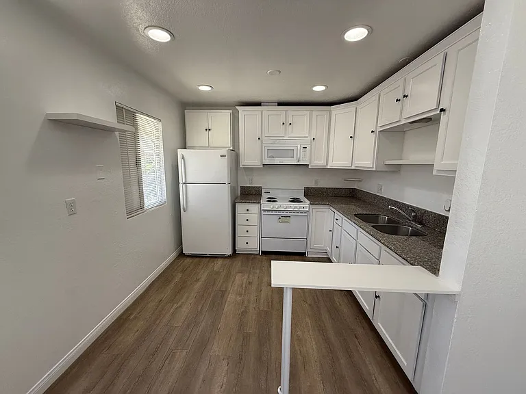 2258 Pamela Ln — Photo 3
