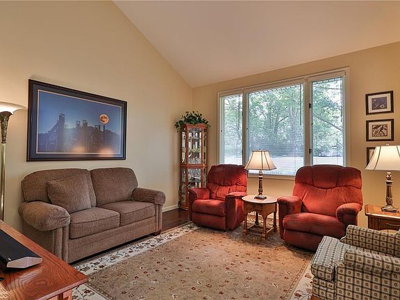 4th image of 2716 Wagon Wheel Dr