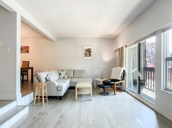 985 Old Lillooet Rd, North Vancouver, BC V7J 3H6