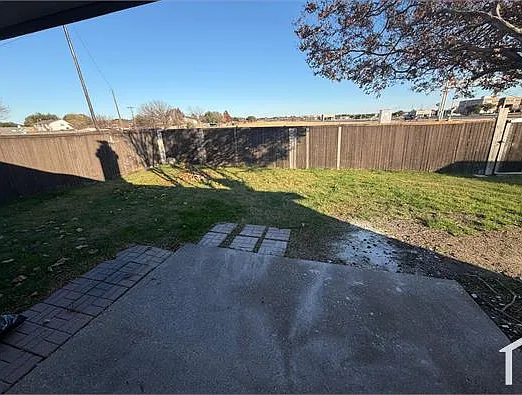 2320 Montclair Cir — Photo 26