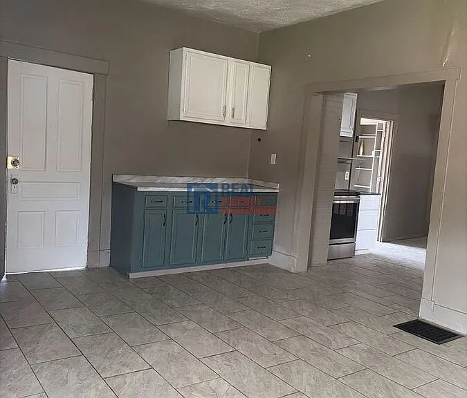 4396 Springfield St — Photo 5